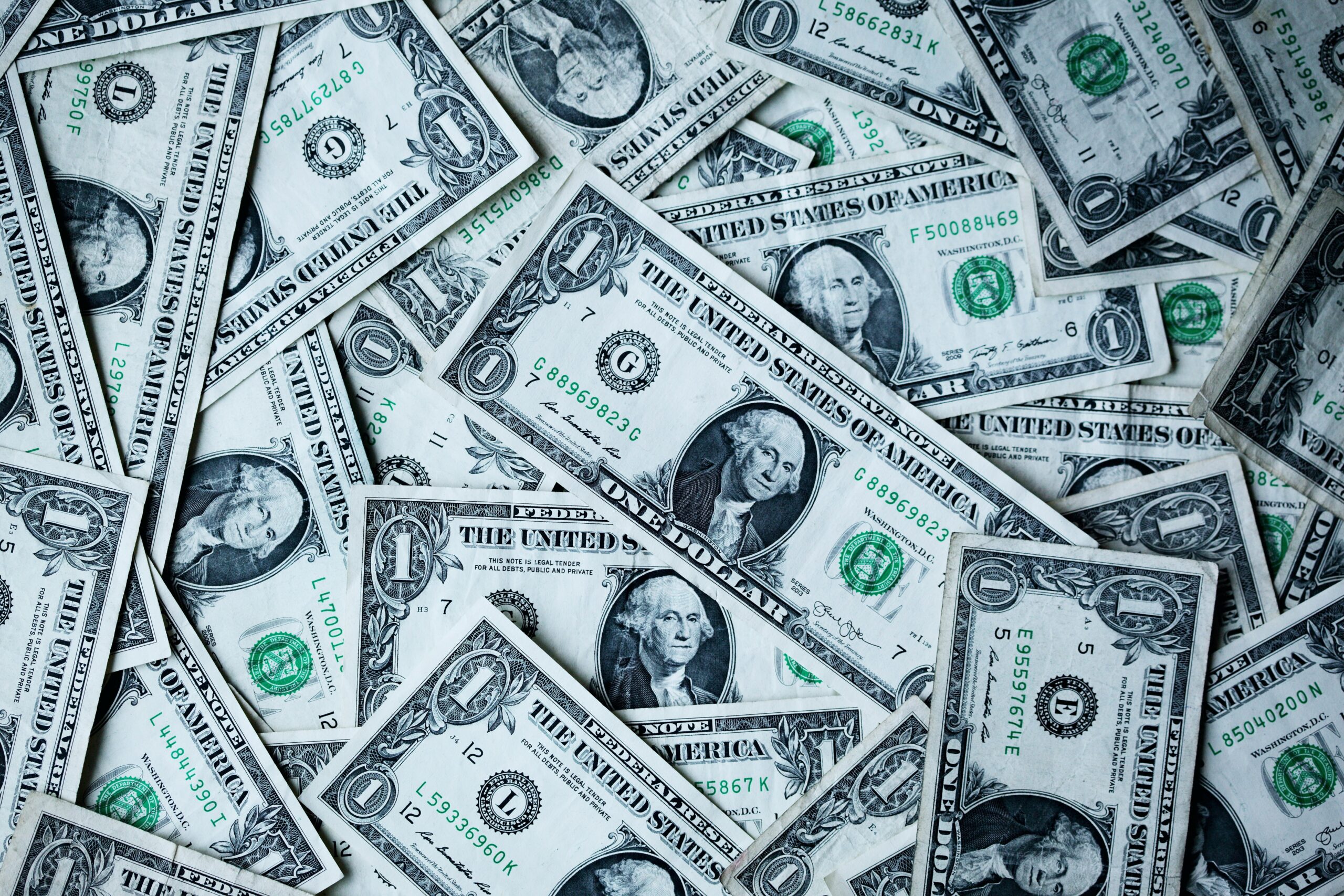 Federal Reserve minutes reveal growing internal debate on pace of interest rate cuts